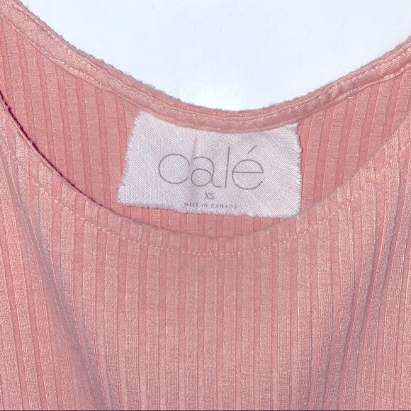 CALE Ribbed Crop Top - Picture 2 of 3